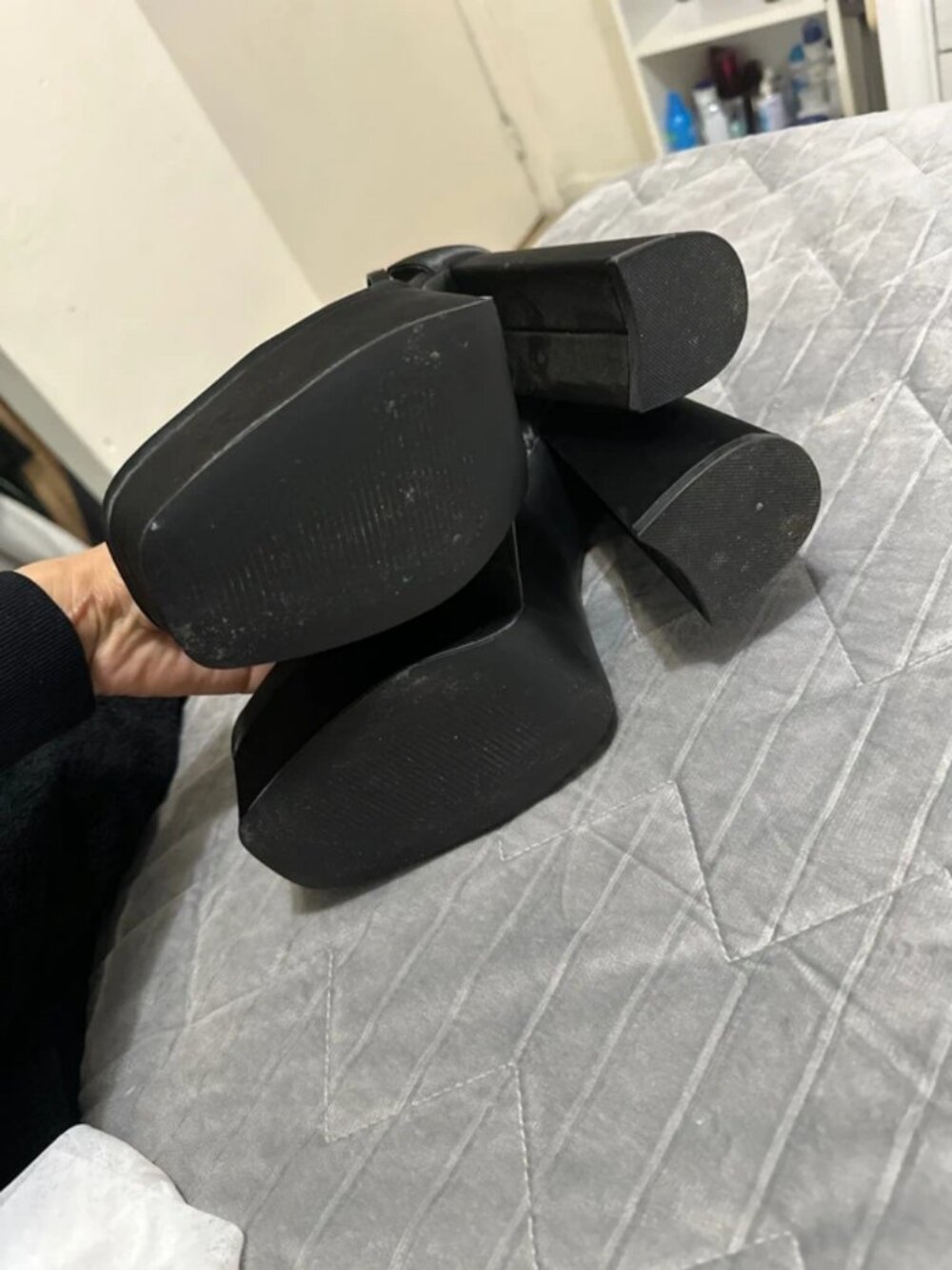 Heels - Picture 3 of 3